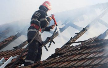 Incendiu la o casă din …
