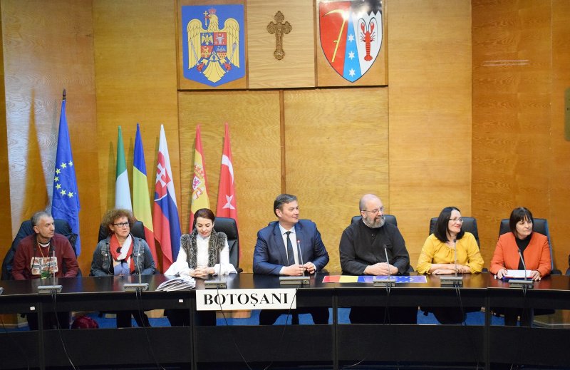 Vizită a echipei de proiect Erasmus+ la Instituţia Prefectului Botoşani - FOTO