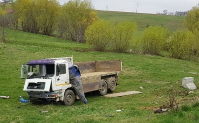 Accident! Camion răsturnat pe drumul Botoșani - Suceava