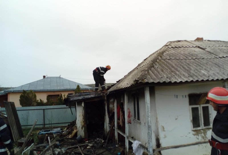 Bucătării de vară distruse în urma unor incendii - FOTO