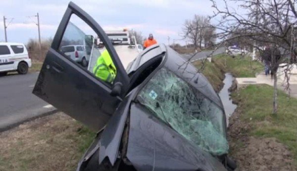 Accident cu două victime la Copălău! Un șofer beat pulbere s-a izbit cu mașina într-un cap de pod!