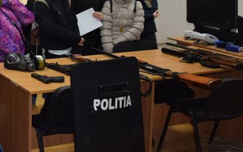 Şcoala altfel alături de poliţişti