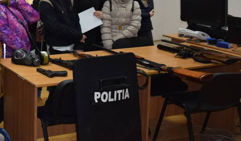 Şcoala altfel alături de poliţişti