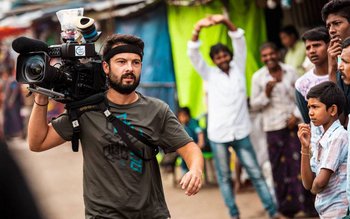 Un cameraman de la Asia …