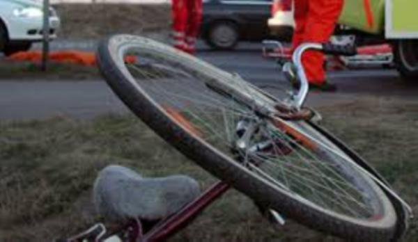Biciclist rănit grav de un șofer care nu i-a acordat prioritate de trecere la Vlădeni
