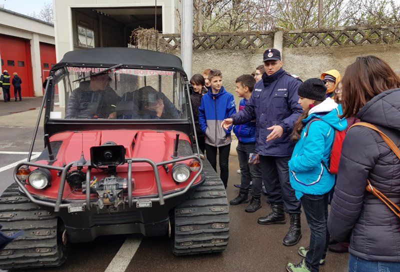 ISU Botoșani și-a deschis porțile pentru preșcolarii, elevii și profesorii din județ în săptămâna „Școala altfel” - FOTO