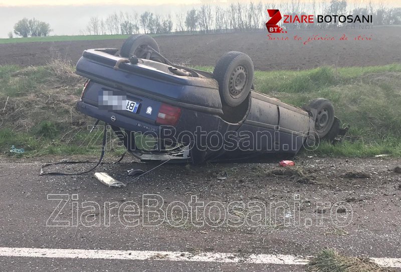 Accident pe drumul Botoșani - Dorohoi! O mașină s-a răsturnat - FOTO