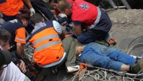 Accident de muncă în Botoșani. Un muncitor a căzut în gol de pe o schelă!