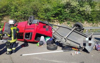 Microbuz din România, răsturnat pe …