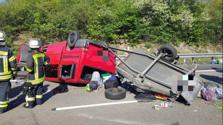 Microbuz din România, răsturnat pe o autostradă din Germania. Cel puțin două victime!