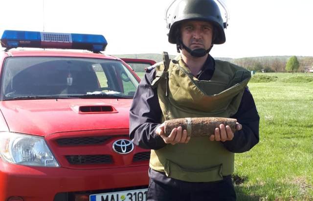 Obuz exploziv descoperit în grădina unui localnic din comuna Coșula