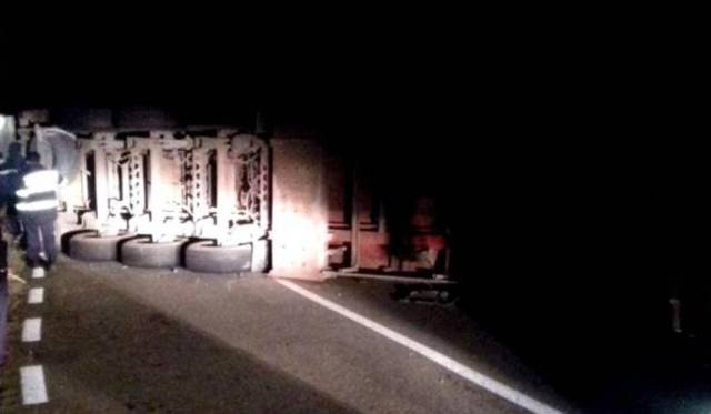 Şofer român de TIR, mort într-un cumplit accident la ieşirea dintr-un tunel, în Italia