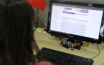 Declarația unică se depune doar …