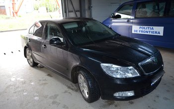 Mașină abandonată pe o stradă …