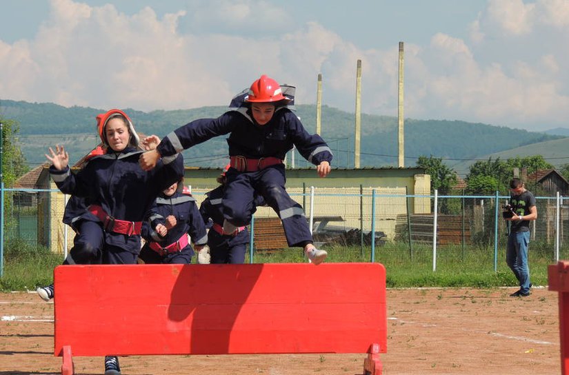 Peste 100 de copii s-au întrecut, astăzi, pentru trofeul „Prietenii Pompierilor”. Află câștigătorii concursului