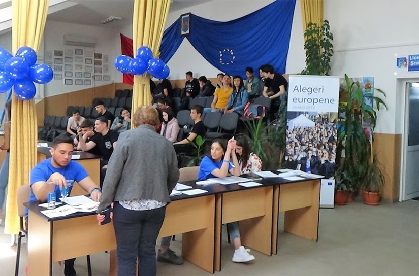 Exercițiu de simulare a alegerilor europarlamentare la Liceul cu Program Sportiv Botoșani - FOTO