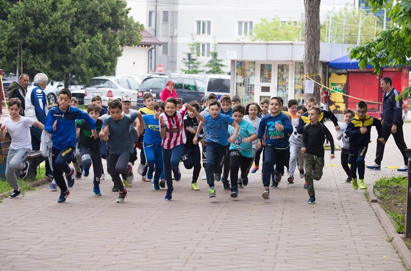 Crosul „Start spre Europa” - Sute de tineri au făcut mișcare în parcul Mihai Eminescu din Botoșani - FOTO