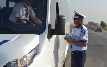 Atenție șoferi! Niciun autovehicul destinat …