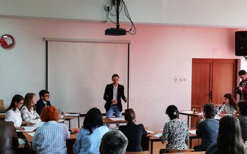 Tinerii dezbat: Două zile de …