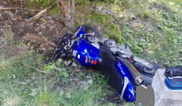 Mopedistul catastrofă: La doar 19 ani prins în timp ce conducea beat, fără permis și a produs un accident rutier