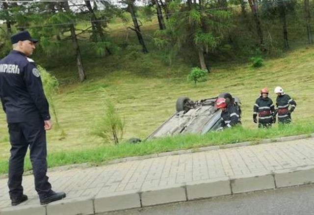 Doi tineri au ajuns la spital după ce au profus un accident la ieșirea din Botoșani! - FOTO