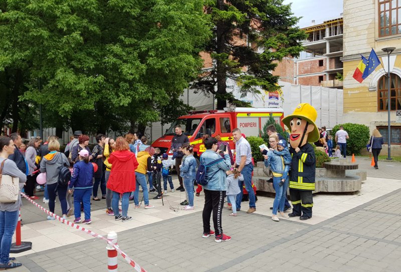 „1 Iunie în siguranță alături de pompierii botoșăneni!” – Activitate interactivă pentru copii - FOTO