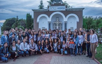 Candele aprinse în Cimitirul Eroilor …