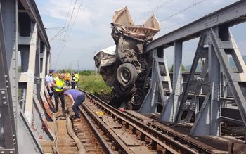 Un tren cu circa 60 …