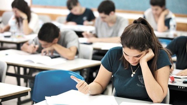 Evaluare Naţională 2019 clasa VIII-a. Ce nu au voie să facă elevii în sălile de examen