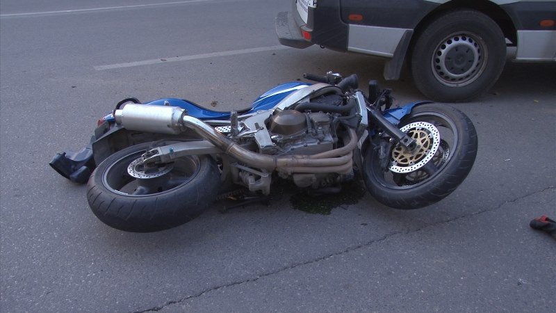 Motociclistă acroșată de un autoturism condus de un șofer beat