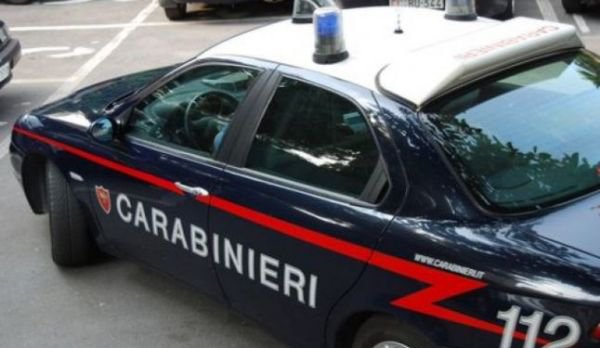 Româncă pe cale să nască într-o maşină blocată în trafic în Italia, a fost salvată de carabinieri