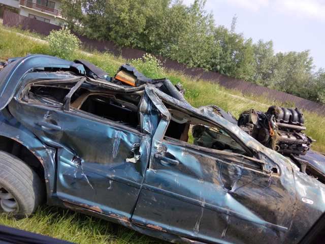 Mașină înmatriculată în Botoșani făcută praf într-un accident la Suceava