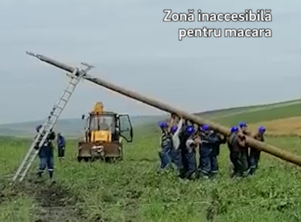 Echipele Delgaz Grid acţionează de mai bine de 24 de ore pentru remedierea avariilor cauzate de furtunile puternice din Moldova - FOTO