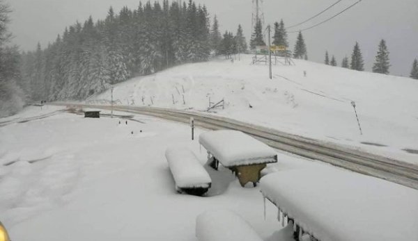 Fenomen uluitor în plină vară. Locul din România unde a nins pentru prima dată în luna iulie