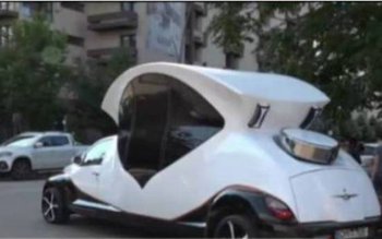 A investit 45.000€ în mașină, …