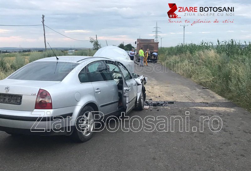 Accident! O mașină s-a izbit violent de un camion pe drumul dintre Dorohoi și Loturi Enescu – FOTO