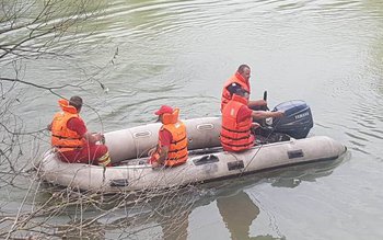 Pescar căutat de pompieri după …