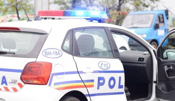 Botoșani: Un șofer băut a lovit o mașină și a fugit de la locul accidentului