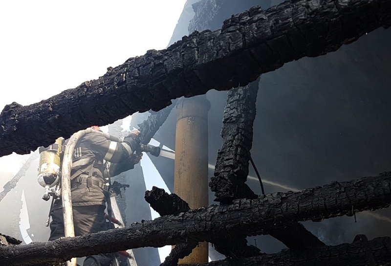 Incendiu la anexa unui magazin din Hiliseu Crișan. Pompierii au intervenit de urgență - FOTO