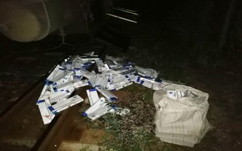 Ţigări de contrabandă ascunse în …