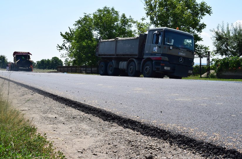 Covoare asfaltice pe drumurile naționale din județul Botoșani - FOTO