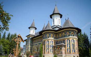 Slujbă de hram şi sfinţire …