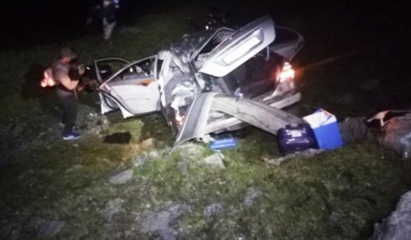 O mașină în care se aflau cinci tineri s-a răsturnat în prăpastie pe Transfăgărășan