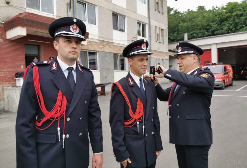 58 de pompieri botoşăneni avansaţi în grad - FOTO