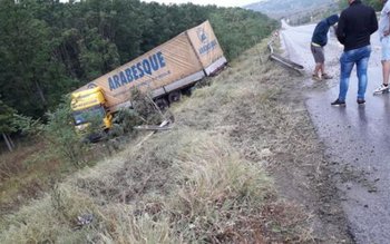 ACCIDENT la Dealu Mare! Tir …