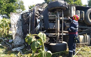 ACCIDENT! Camion încărcat cu bitum …
