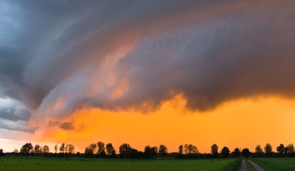 Anunț de ultima oră de la meteorologi! Vremea se schimbă radical. Furtuni și ploi torenţiale în toată țara, începând de miercuri