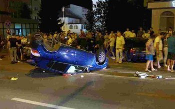 Mașină răsturnată pe Calea Națională! …