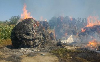 De aproape patru ore, pompierii …