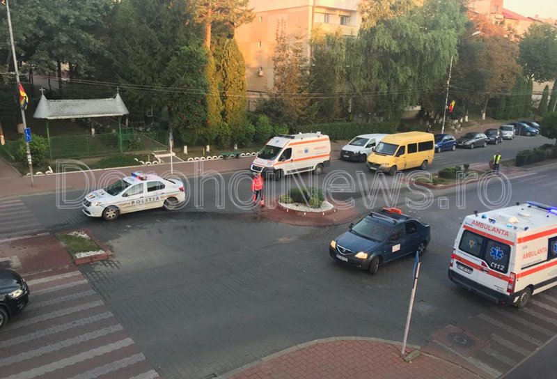 ACCIDENT! Un instructor auto și un elev au ajuns la spital după ce un șofer băut a izbit o mașină tip „Școala” - FOTO